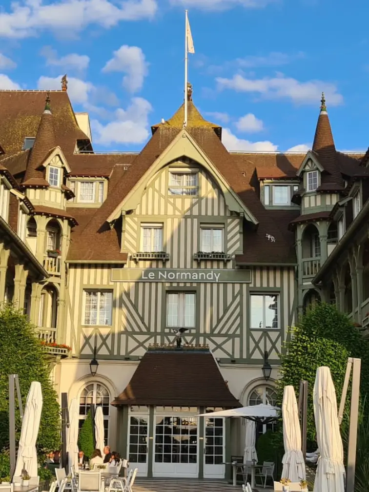 Facade du Normandy à Deauville où a eu lieu un séminaire d'entreprise