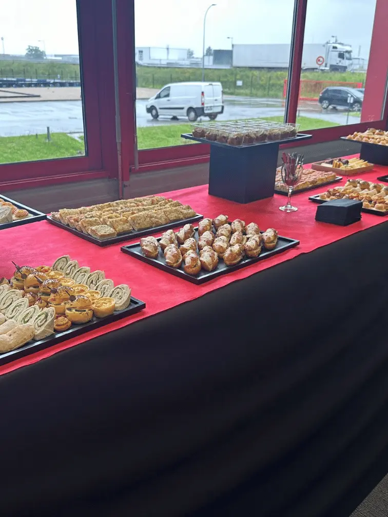 Buffet dressé à l'occasion d'une mini-convention régionale organisée pour les franchisés