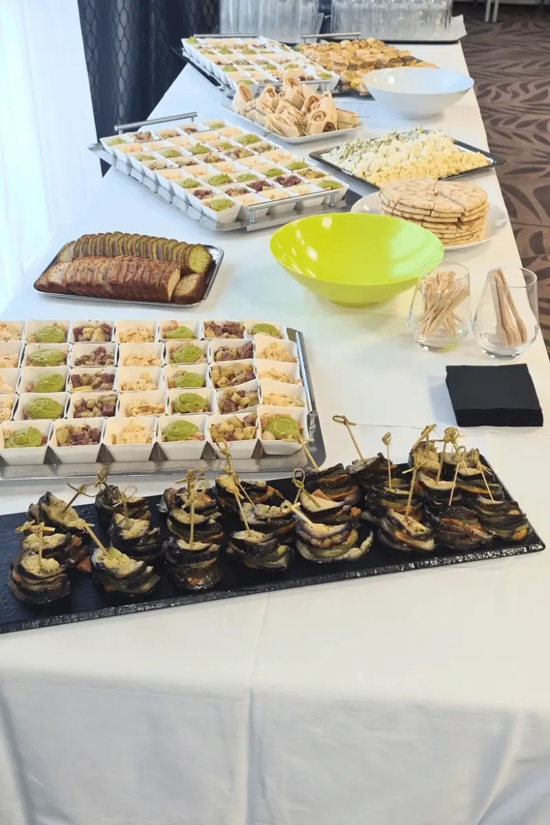 buffet dressé pour un séminaire d'entreprise organisé à Tours