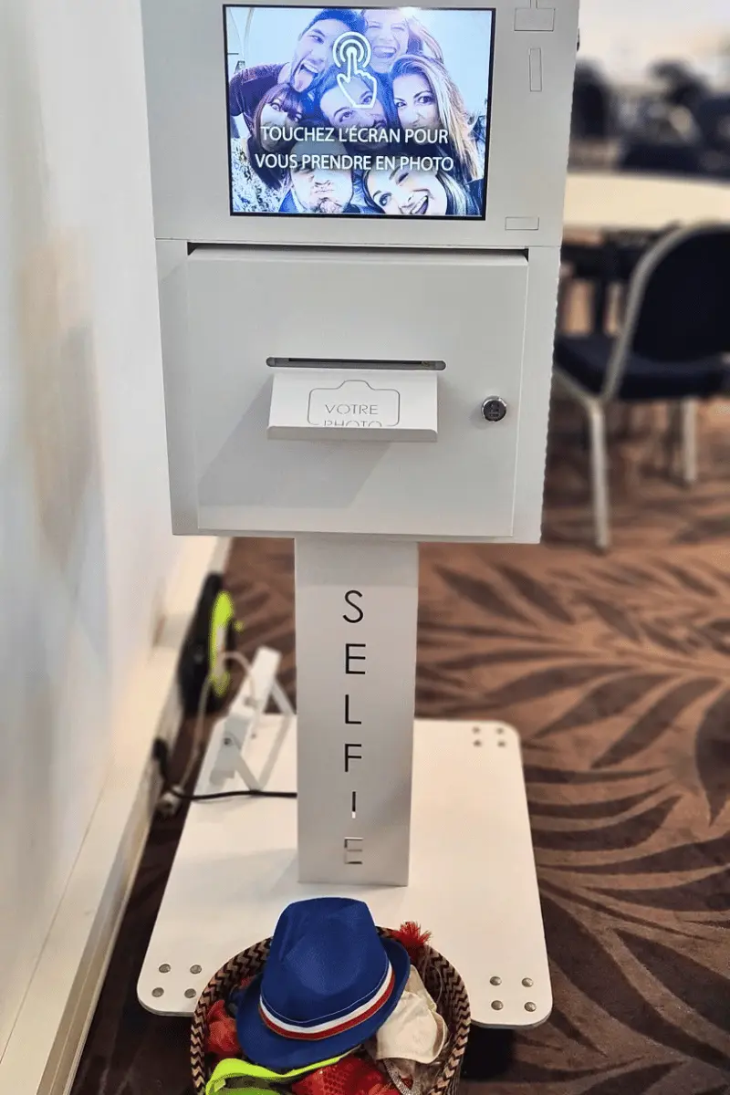 photobooth utilisé lors d'une soirée de séminaire d'entreprise organisé à Tours